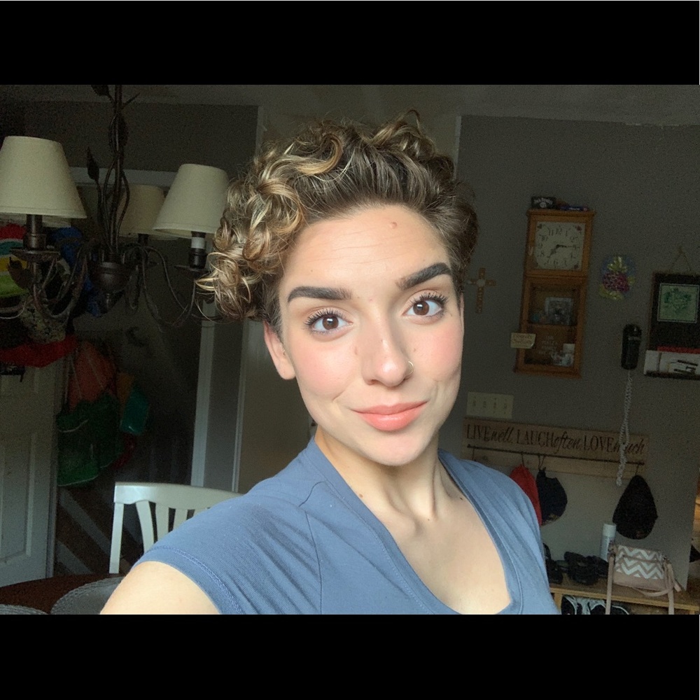 Meet your Posher, Nicole